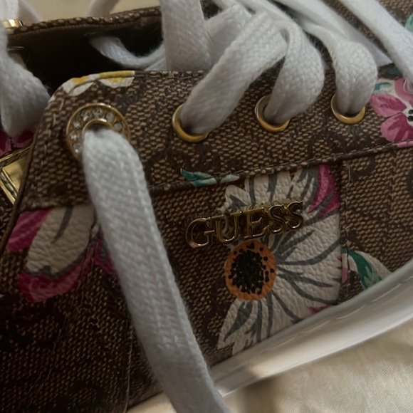 Guess sneakers! 🌸😊❤️ - Picture 6 of 6